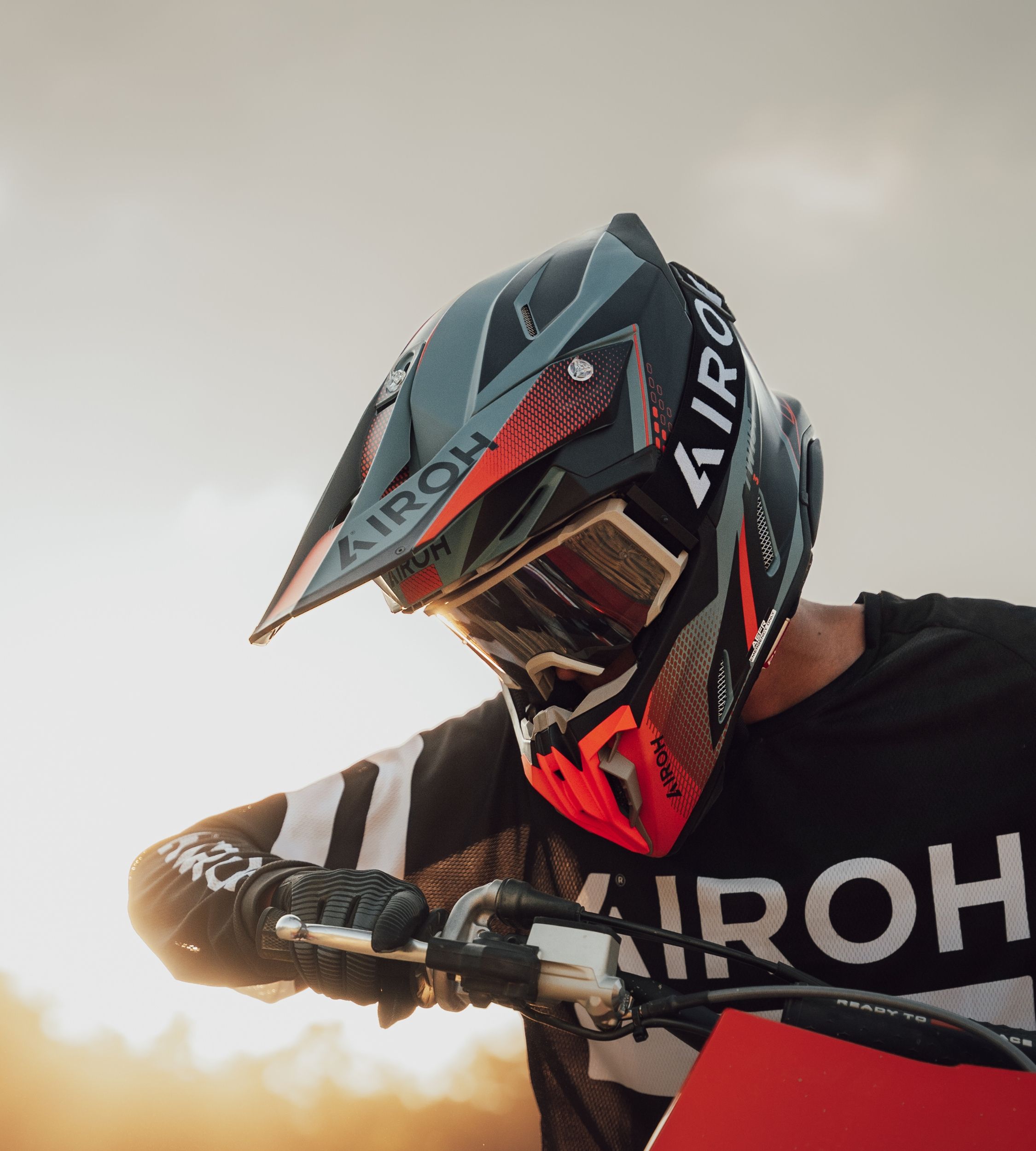 TWIST 3 is available now! - Airoh